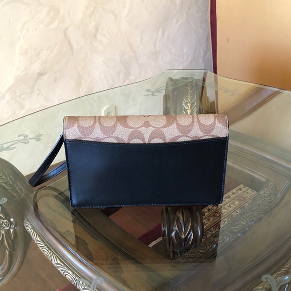 NWT Coach Disney Snow White Hayden Crossbody - Picture 4 of 8